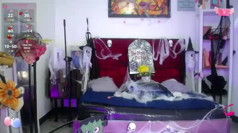 Snapshot of louise_nails chatting on October 18, 2025, 3:13 pm LouIse online show from October 18, 2025, 3:13 pm