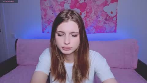Snapshot of louisekane chatting on June 20, 2026, 9:34 am LouiseKane online show from June 20, 2026, 9:34 am