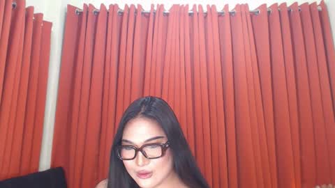 Louisse online show from April 9, 2026, 4:45 am