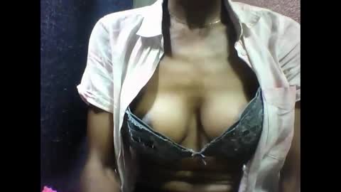 lovaelisa online show from November 2, 2025, 2:47 am