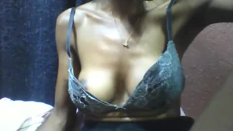 lovaelisa online show from November 5, 2025, 7:36 pm