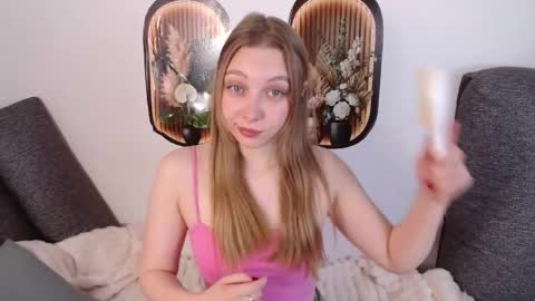 love bella  online show from April 21, 2026, 1:42 am