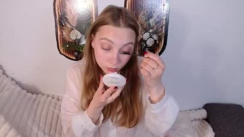 Snapshot of love_bella_ chatting on May 12, 2026, 12:41 am love bella online show from May 12, 2026, 12:41 am