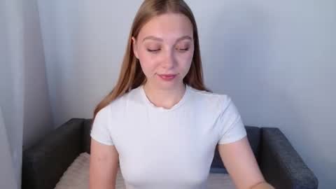 love bella  online show from July 3, 2026, 12:50 am