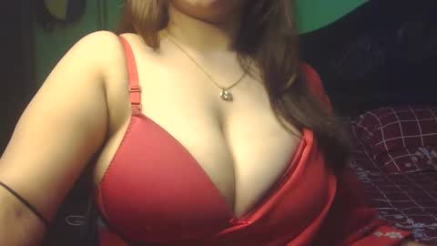 Snapshot of love_luna_angel chatting on December 28, 2024, 9:30 pm Luna online show from December 28, 2024, 9:30 pm