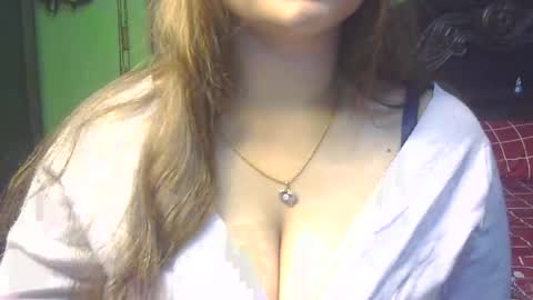Snapshot of love_luna_angel chatting on February 23, 2025, 8:44 pm Luna online show from February 23, 2025, 8:44 pm