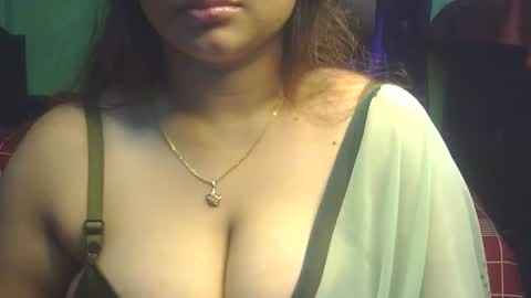 Snapshot of love_luna_angel chatting on October 8, 2025, 9:34 pm Luna online show from October 8, 2025, 9:34 pm