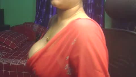 Snapshot of love_luna_angel chatting on December 20, 2025, 9:44 pm Luna online show from December 20, 2025, 9:44 pm