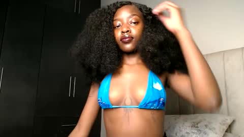 Snapshot of love_miah chatting on May 6, 2026, 2:40 am Miah online show from May 6, 2026, 2:40 am