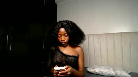 Snapshot of love_miah chatting on May 16, 2026, 2:05 pm Miah online show from May 16, 2026, 2:05 pm