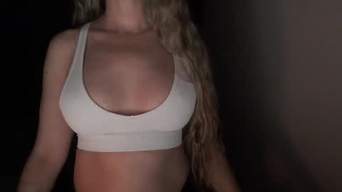 LoVe On  online show from March 8, 2026, 1:47 am