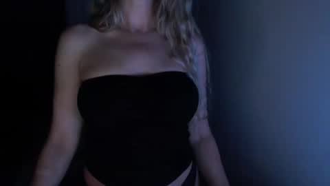 LoVe On  online show from June 7, 2026, 10:52 am