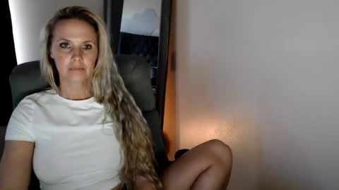 LoVe On  online show from July 15, 2026, 11:21 pm