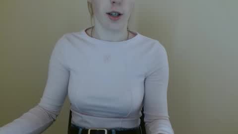 Snapshot of love_vivian chatting on April 21, 2026, 11:49 am Vivian online show from April 21, 2026, 11:49 am