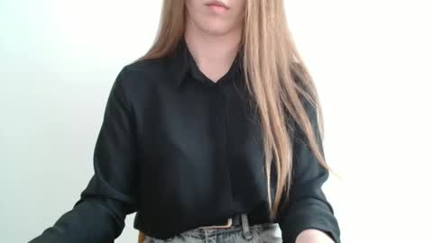 Snapshot of love_vivian chatting on April 30, 2026, 12:22 pm Vivian online show from April 30, 2026, 12:22 pm