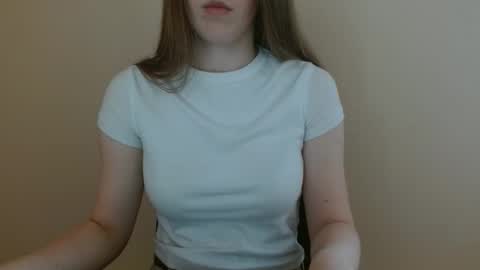 Snapshot of love_vivian chatting on May 6, 2026, 12:10 pm Vivian online show from May 6, 2026, 12:10 pm