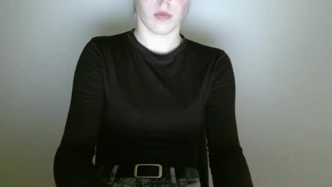 Snapshot of love_vivian chatting on May 18, 2026, 4:24 pm Vivian online show from May 18, 2026, 4:24 pm