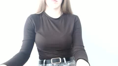 Snapshot of love_vivian chatting on June 8, 2026, 11:10 am Vivian online show from June 8, 2026, 11:10 am