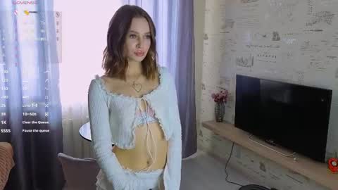 Snapshot of love_you_bella chatting on June 16, 2026, 4:48 am Bella online show from June 16, 2026, 4:48 am