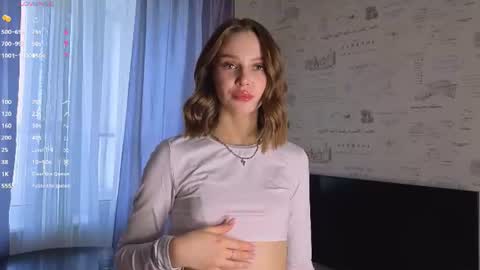 Snapshot of love_you_bella chatting on June 17, 2026, 3:35 pm Bella online show from June 17, 2026, 3:35 pm