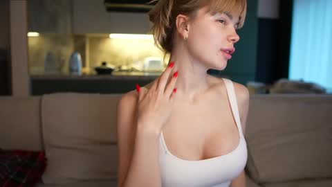 Snapshot of love_you_to123 chatting on November 9, 2025, 6:01 am love you to123 online show from November 9, 2025, 6:01 am