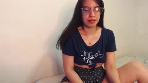 Snapshot of lovebunny_01 chatting on January 12, 2025, 12:18 am IAmBunny online show from January 12, 2025, 12:18 am