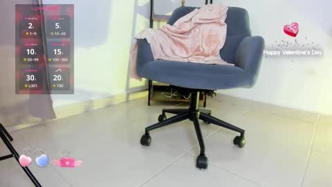 Snapshot of lovecurls_ chatting on February 19, 2025, 2:33 am Luna online show from February 19, 2025, 2:33 am