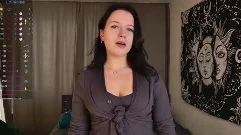 Lina online show from November 4, 2025, 7:07 am