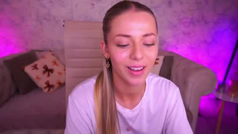 loveedove online show from May 11, 2026, 4:04 pm