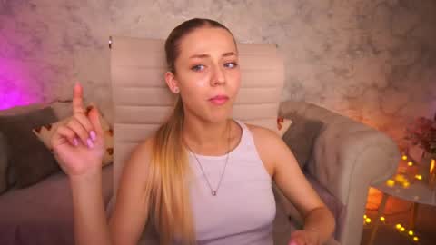 loveedove online show from May 26, 2026, 6:09 am