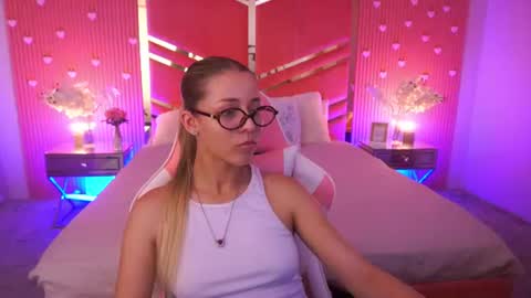 loveedove online show from June 18, 2026, 12:31 pm