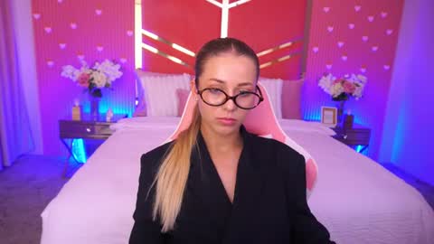 loveedove online show from June 30, 2026, 12:17 pm