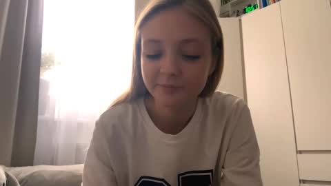 Ella online show from October 5, 2025, 7:50 am