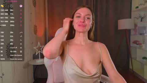 Snapshot of lovellalipss chatting on April 17, 2026, 11:35 am Laura online show from April 17, 2026, 11:35 am