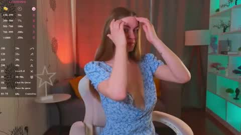 Snapshot of lovellalipss chatting on May 18, 2026, 12:00 pm Laura online show from May 18, 2026, 12:00 pm