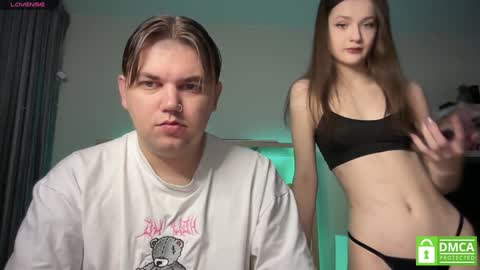 Snapshot of lovelly_mooncouple chatting on January 27, 2025, 9:13 am Mileena and Oliver online show from January 27, 2025, 9:13 am