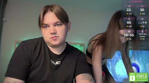 Snapshot of lovelly_mooncouple chatting on February 5, 2025, 6:24 am Mileena and Oliver online show from February 5, 2025, 6:24 am