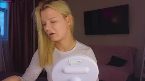 Jenny online show from April 11, 2026, 4:06 am