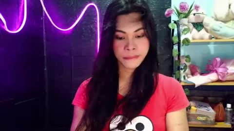 lovely_krizzy online show from April 15, 2026, 11:39 am