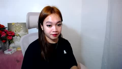 lovely_lianne online show from July 16, 2026, 1:33 am