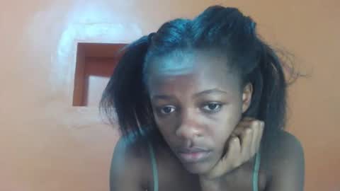 Snapshot of lovely_yvonne chatting on October 19, 2025, 10:38 am Lovely yvonne online show from October 19, 2025, 10:38 am