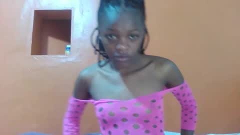 Snapshot of lovely_yvonne chatting on November 19, 2025, 6:52 pm Lovely yvonne online show from November 19, 2025, 6:52 pm