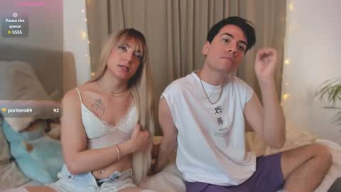 Snapshot of lovelyalison_ chatting on December 23, 2024, 1:08 am Alison and Kylian online show from December 23, 2024, 1:08 am