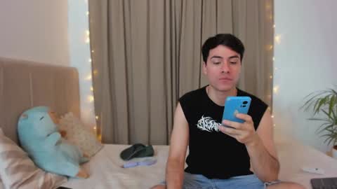 Snapshot of lovelyalison_ chatting on December 24, 2024, 1:27 am Alison and Kylian online show from December 24, 2024, 1:27 am