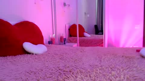 lovelybird69 online show from July 14, 2026, 12:11 pm