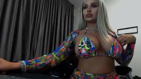 Snapshot of lovelyblondyxxx chatting on July 7, 2026, 10:25 pm PrAllinXXXa online show from July 7, 2026, 10:25 pm