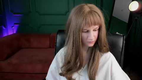 Snapshot of lovelykira_ chatting on August 4, 2026, 12:30 pm Kira online show from August 4, 2026, 12:30 pm