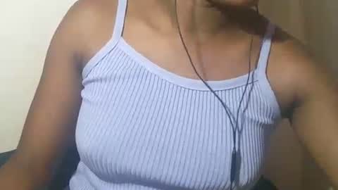 lovelylarra online show from February 27, 2026, 9:31 am