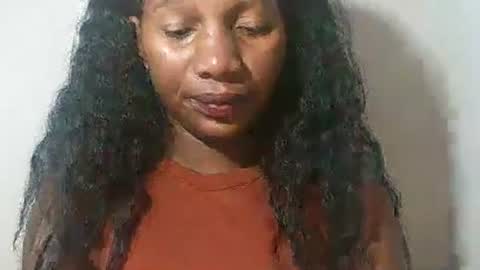 lovelylarra online show from February 28, 2026, 10:00 pm