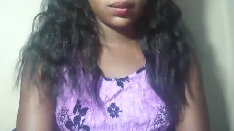 lovelylarra online show from April 1, 2026, 6:38 pm